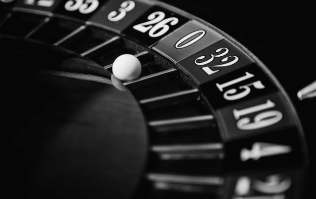 Meja dealer langsung Baccarat dengan perumahan HD dan streaming berkamera multi