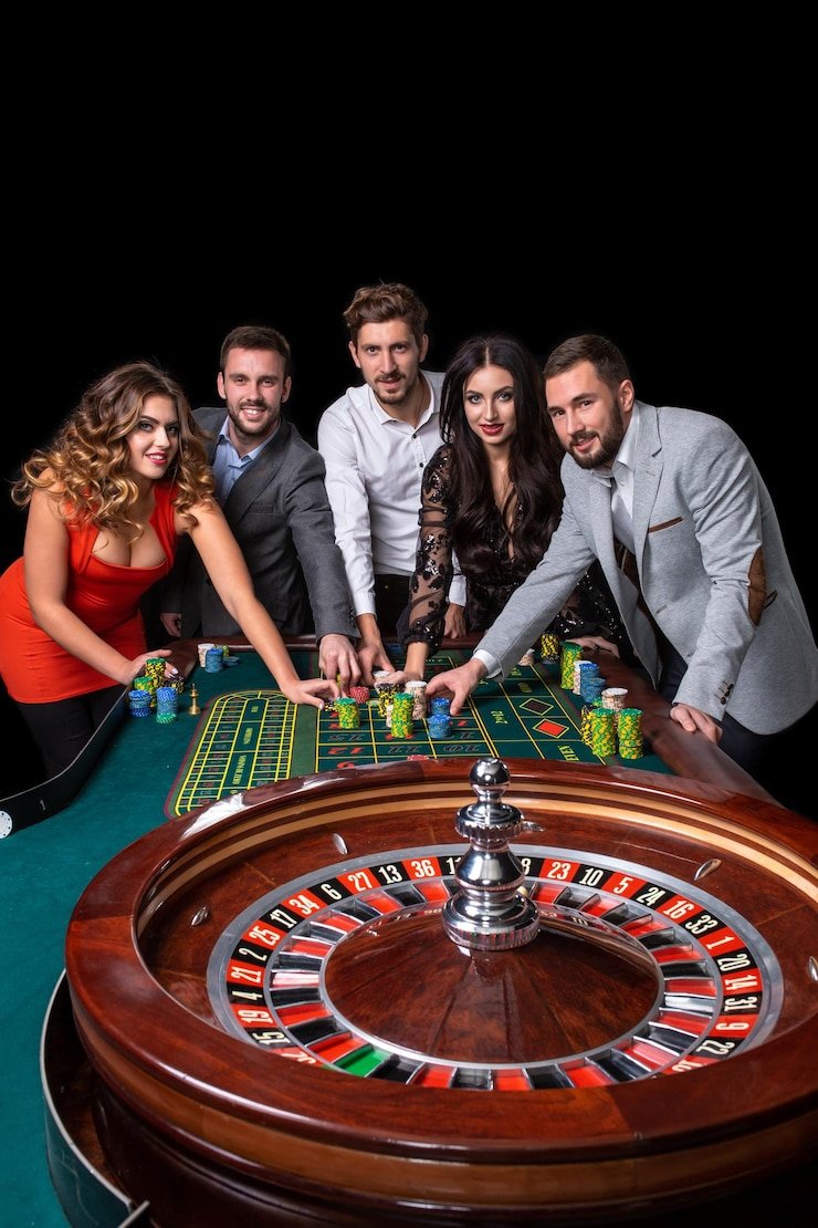Layar Free Spins Wolf Gold dengan pengganda kemenangan dan simbol scatter